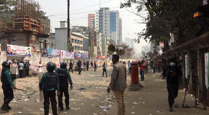 জাতীয় প্রেসক্লাবের সামনে ছাত্রদল-পুলিশের সংঘর্ষ