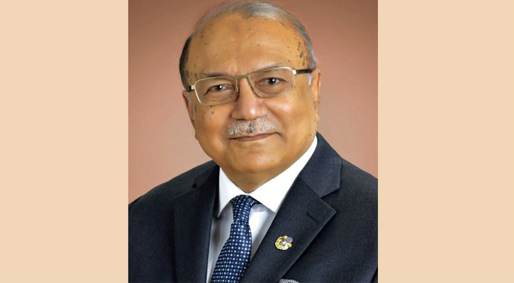 Kazi Akram Uddin Ahmed, Chairman of Standard Bank Limited, congratulates Gulzar Ahmed, Director of the bank and Proprietor of Apan Jewellers, for being elected as Vice President of the Executive Committee of Bangladesh Jewellers Samity for 2021-2023 term in a biannual election held recently.