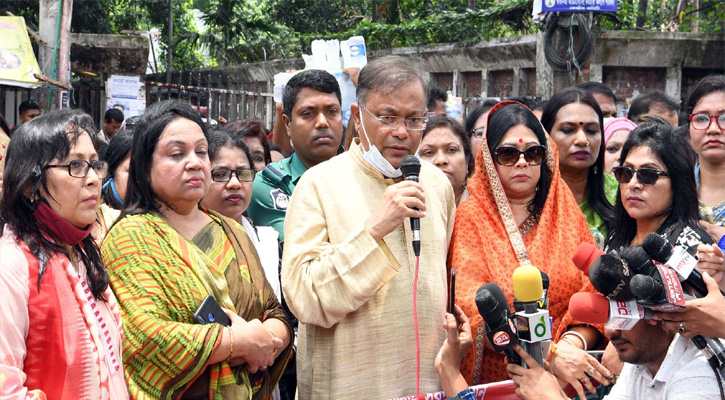 তথ্য ও সম্প্রচার মন্ত্রী ড. হাছান মাহমুদ জাতীয় প্রেসক্লাবে আওয়ামী যুব মহিলা লীগের প্রতিবাদ সমাবেশে বক্তব্য রাখেন (বৃহস্পতিবার, ২ জুন ২০২২)-পিআইডি