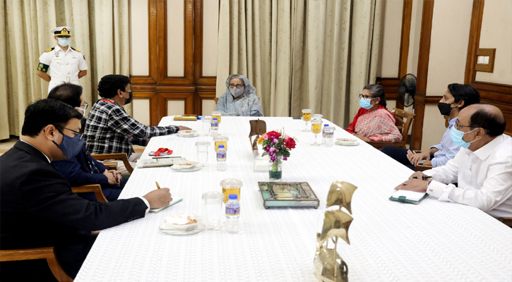 প্রধানমন্ত্রী শেখ হাসিনার সাথে গণভবনে বিশিষ্ট চলচ্চিত্র পরিচালক গৌতম ঘোষ এবং সত্যম রায় চৌধুরীর নেতৃত্বে ‘কলকাতায় বঙ্গবন্ধু’ শীর্ষক তথ্যচিত্র নির্মাণ সংশ্লিষ্ট প্রতিনিধিদল সাক্ষাৎ করেন(সোমবার, ১৬ মে ২০২২)।-পিআইডি