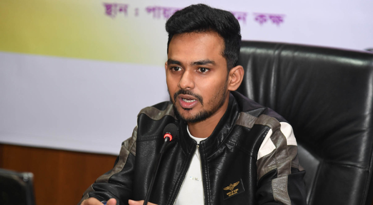স্থানীয় সরকার, পল্লী উন্নয়ন ও সমবায় উপদেষ্টা আসিফ মাহমুদ সজীব ভূঁইয়া আজ ঢাকায় সমবায় অধিদপ্তরের পায়রা সম্মেলন কক্ষে কর্মকর্তাদের সাথে মতবিনিময় সভায় প্রধান অতিথির বক্তব্য রাখেন। 