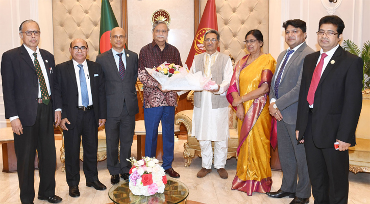 রাষ্ট্রপতি মোঃ সাহাবুদ্দিন এর সাথে বঙ্গভবনে বাংলাদেশ বিশ্ববিদ্যালয় মঞ্জুরী কমিশনের চেয়ারম্যান প্রফেসর ড. কাজী শহীদুল্লাহ এর নেতৃত্বে প্রতিনিধিদল সাক্ষাৎ করেন।