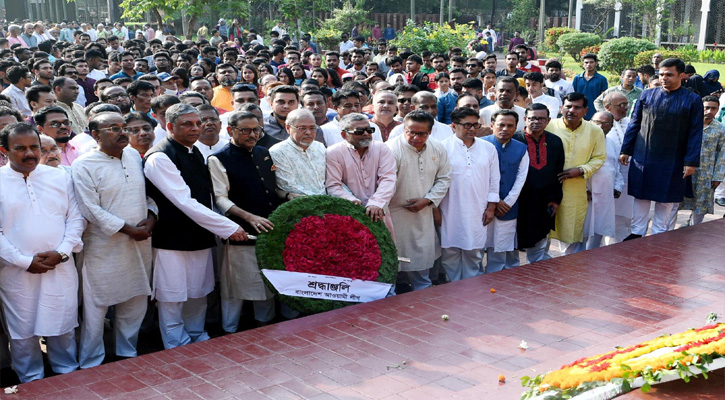 জাতীয় কবি কাজী নজরুল ইসলামের ১২৫তম জন্মবার্ষিকী উপলক্ষ্যে সড়ক পরিবহন ও সেতুমন্ত্রী এবং আওয়ামী লীগের সাধারণ সম্পাদক ওবায়দুল কাদের দলীয় নেতৃবৃন্দকে সাথে নিয়ে আজ ঢাকা বিশ্ববিদ্যালয় কেন্দ্রীয় মসজিদ সংলগ্ন কবির সমাধিতে পুস্পস্তবক অর্পণ করে শ্রদ্ধা নিবেদন করেন। 