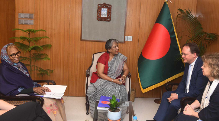 মহিলা ও শিশু বিষয়ক উপদেষ্টা শারমীন এস মুরশিদের সাথে আজ মন্ত্রণালয়ে তাঁর অফিসকক্ষে ILO প্রতিনিধিদল সাক্ষাৎ করেন। 