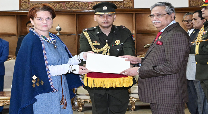 রাষ্ট্রপতি মোঃ সাহাবুদ্দিনের নিকট আজ বঙ্গভবনে লিথুয়ানিয়ার নবনিযুক্ত রাষ্ট্রদূত Diana Mickeviciene তাঁর পরিচয়পত্র পেশ করেন। 