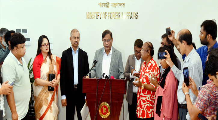 পররাষ্ট্রমন্ত্রী ড. হাছান মাহমুদ আজ মন্ত্রণালয়ে দিল্লি সফর পরবর্তী সংবাদ সম্মেলনে বক্তব্য রাখেন। 