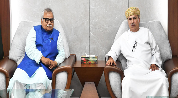 প্রবাসী কল্যাণ ও বৈদেশিক কর্মসংস্থান প্রতিমন্ত্রী শফিকুর রহমান চৌধুরীর সাথে ঢাকায় প্রবাসী কল্যাণ ভবনে তাঁর অফিসকক্ষে  ঢাকায় নিযুক্ত ওমানের রাষ্ট্রদূত সাক্ষাৎ করেন। 