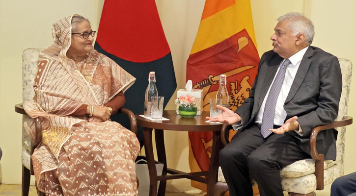 প্রধানমন্ত্রী শেখ হাসিনার সঙ্গে  শ্রীলঙ্কার রাষ্ট্রপতির সাক্ষাৎ