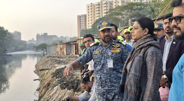 পানি সম্পদ এবং পরিবেশ, বন ও জলবায়ু পরিবর্তন উপদেষ্টা সৈয়দা রিজওয়ানা হাসান আজ ঢাকা উত্তর সিটি কর্পোরেশনের আওতাধীন চলমান খাল খনন কার্যক্রম পরিদর্শন করেন।