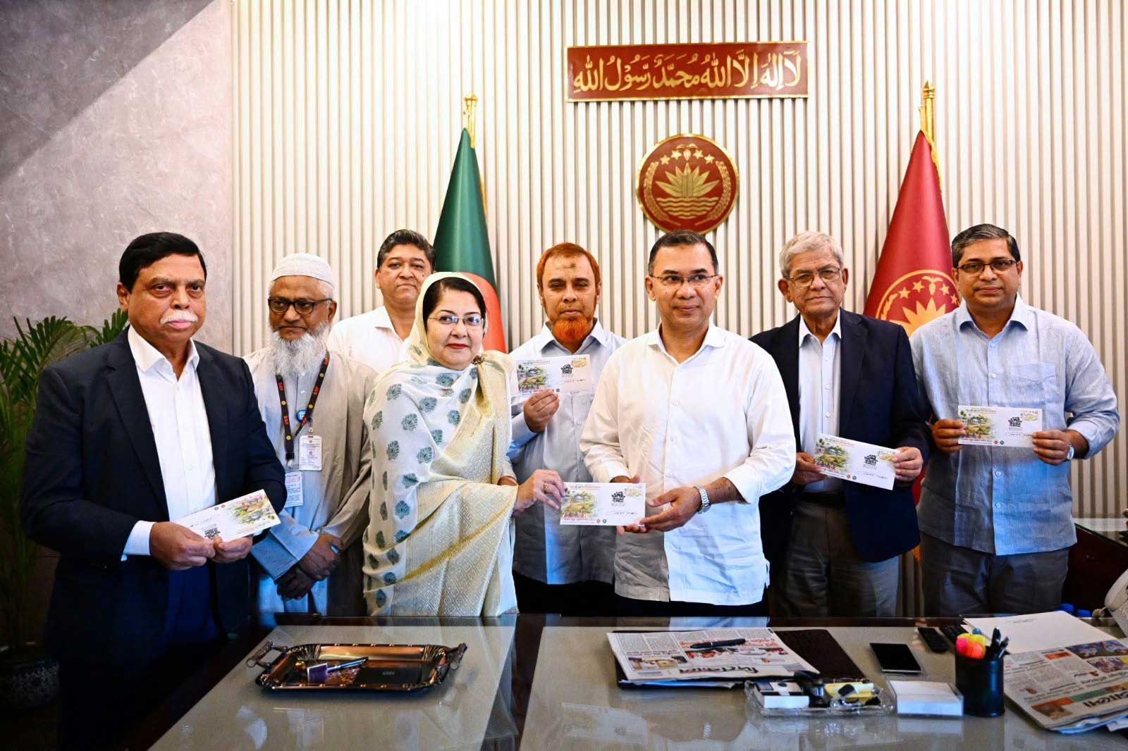 ‘উন্নত পল্লী, সমৃদ্ধ দেশ; সবার আগে বাংলাদেশ’-এই প্রতিপাদ্যকে সামনে রেখে জাতীয় পল্লী উন্নয়ন দিবস ২০২৬ উপলক্ষে স্মারক ডাকটিকিট, উদ্বোধনী খাম ও ডাটাকার্ডের উদ্বোধন করেন প্রধানমন্ত্রী তারেক রহমান।
