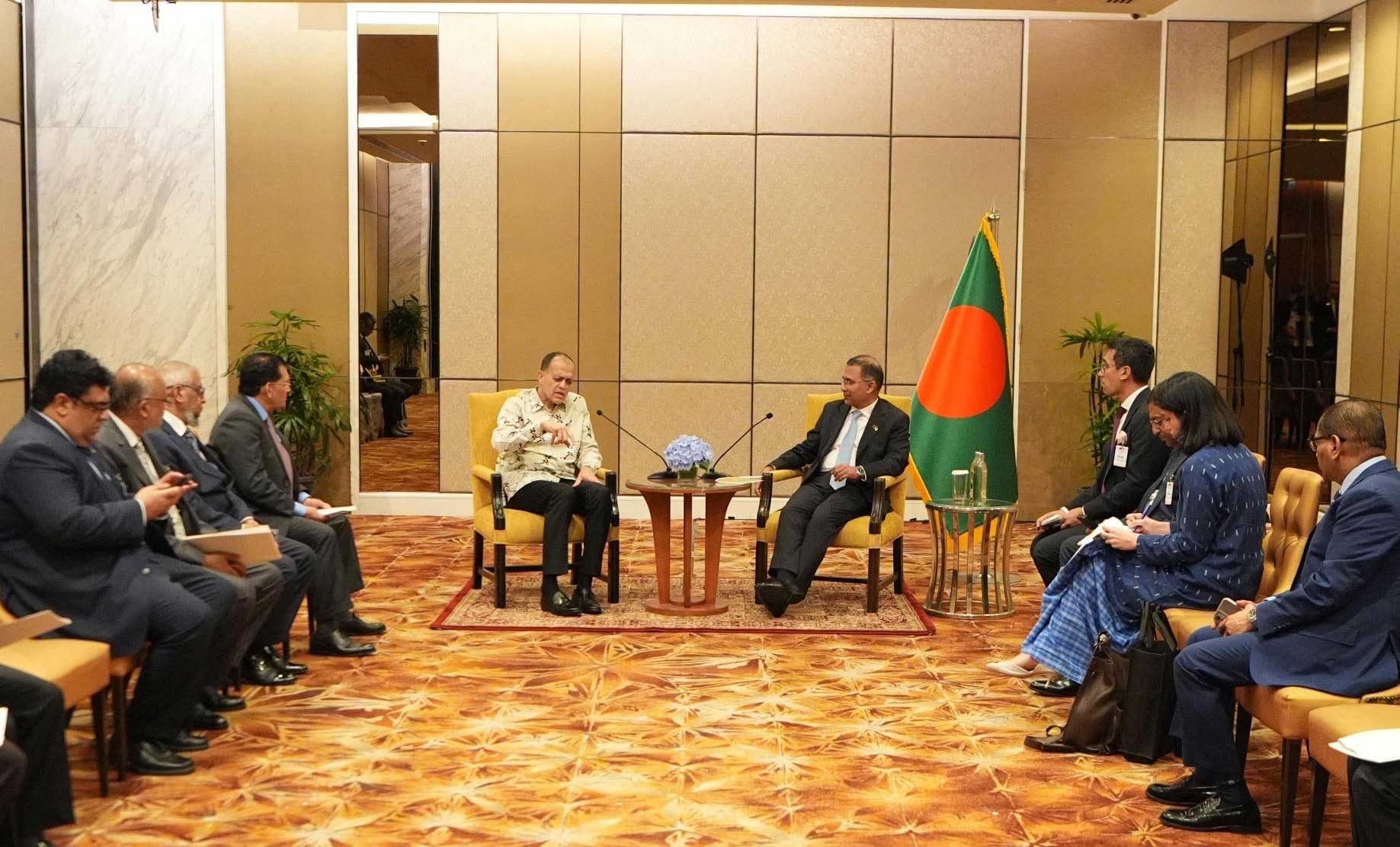 মাননীয় প্রধানমন্ত্রী তারেক রহমানের সঙ্গে সৌজন্য সাক্ষাৎ করেছেন মালয়েশিয়ার বন্দর ব্যবস্থাপনা প্রতিষ্ঠান এমএমসি পোর্টসের চেয়ারম্যান সৈয়দ মোখতার আল-বুখারি।