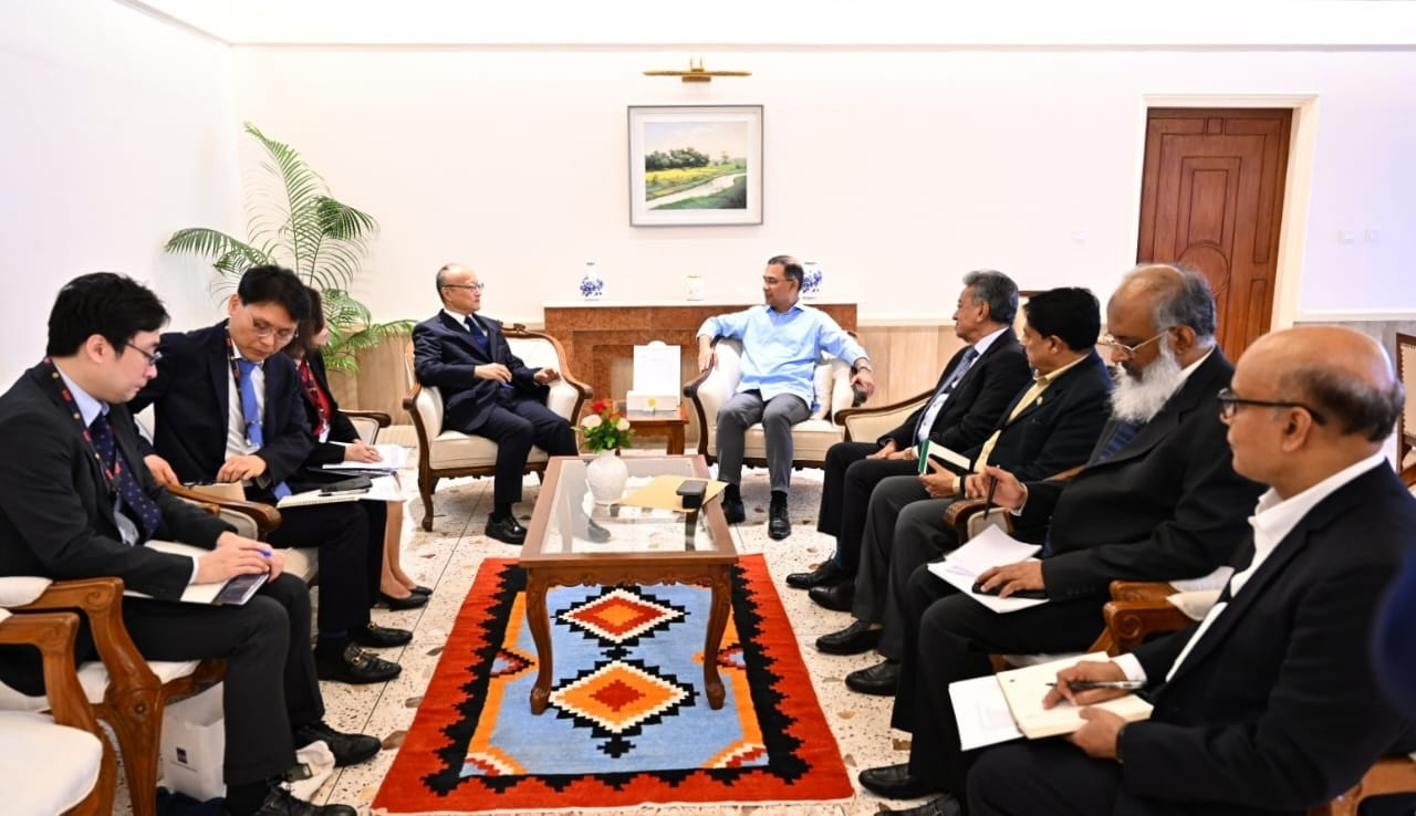 প্রধানমন্ত্রী তারেক রহমানের সঙ্গে সৌজন্য সাক্ষাৎ করেছেন এশীয় উন্নয়ন ব্যাংকের (এডিবি) প্রেসিডেন্ট মাসাতো কান্দার নেতৃত্বে একটি প্রতিনিধি দল