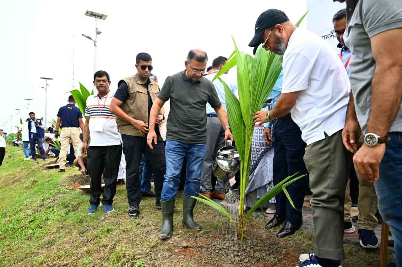 বরিশাল সিটি কর্পোরেশনের ত্রিশ গোডাউন বধ্যভূমি সংলগ্ন সাগরদী খালের পাড়ে বৃক্ষরোপণ করেন  প্রধানমন্ত্রী তারেক রহমান।