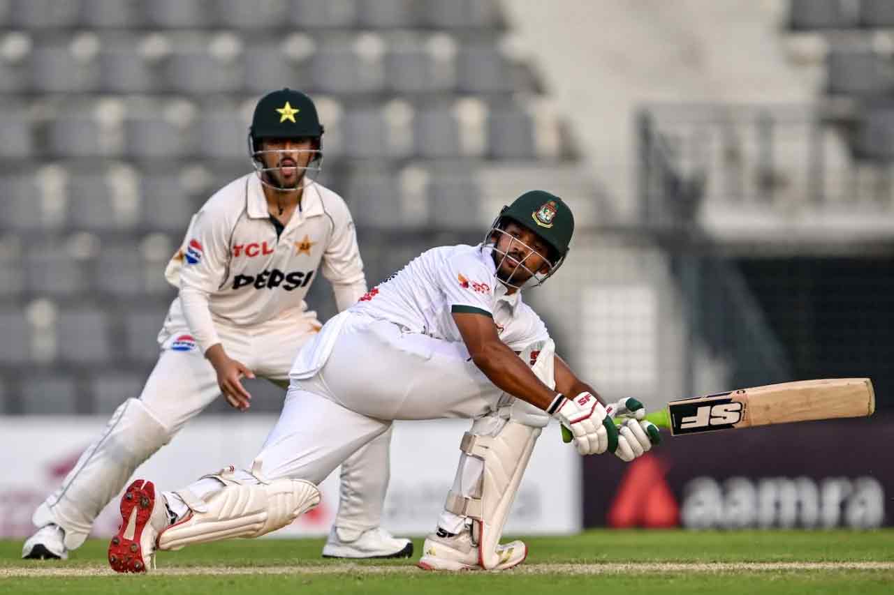 দ্বিতীয় দিনে শেষে নাজমুল হোসেন শান্ত অপরাজিত ছিলেন।