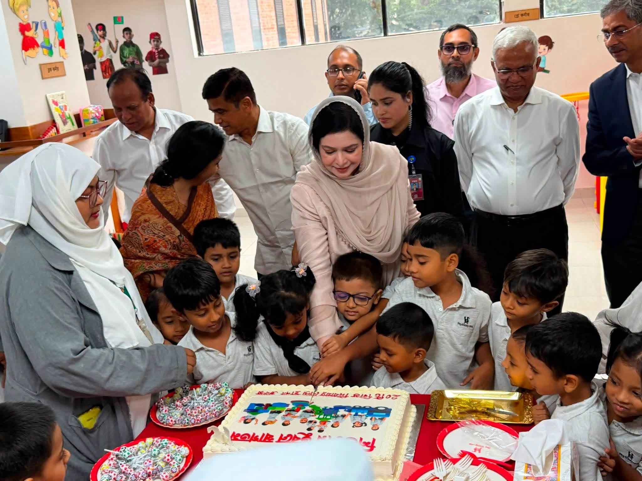 রাজধানীর তেজগাঁওয়ে সমাজসেবা অধিদফতরের শিশু পরিচর্যা ও পুনর্বাসন কার্যক্রম পরিদর্শন করেন জিয়াউর রহমান ফাউন্ডেশনের ভাইস-চেয়ারম্যান ডা. জুবাইদা রহমান।