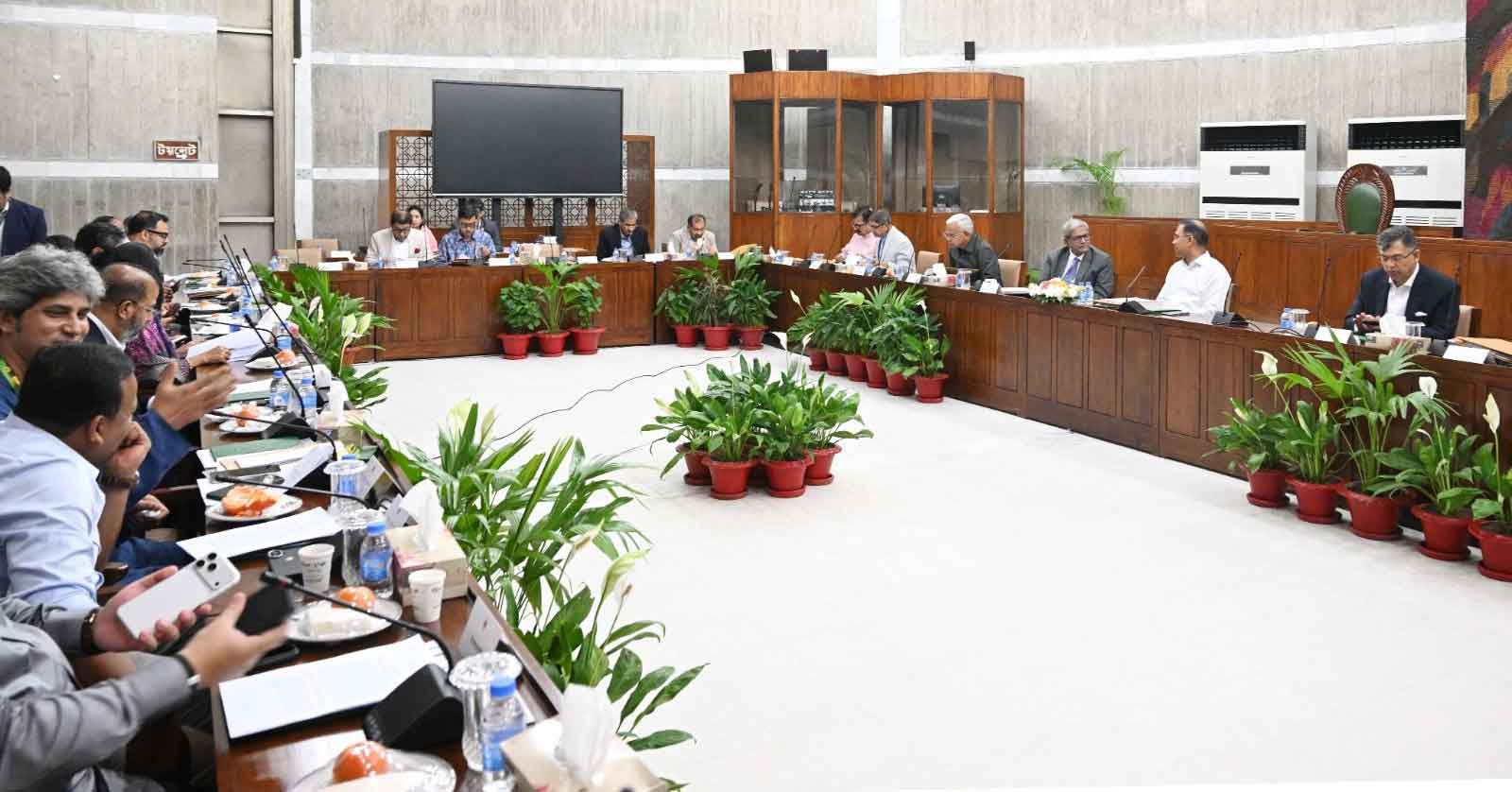 মাননীয় প্রধানমন্ত্রী তারেক রহমান মন্ত্রিসভার বৈঠকে সভাপতিত্ব করছেন।