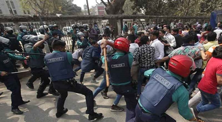 পুলিশ-ছাত্রদল ব্যাপক সংঘর্ষ, টিয়ারশেল-গুলি, আহত ৪০