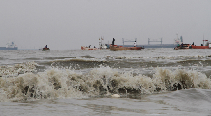 সাগরে নিম্নচাপ : বন্দরে ১ নম্বর সংকেত