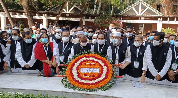 বঙ্গবন্ধুর সমাধিতে ঢাকা মহানগর উত্তর আ.লীগের নেতৃবৃন্দের শ্রদ্ধা