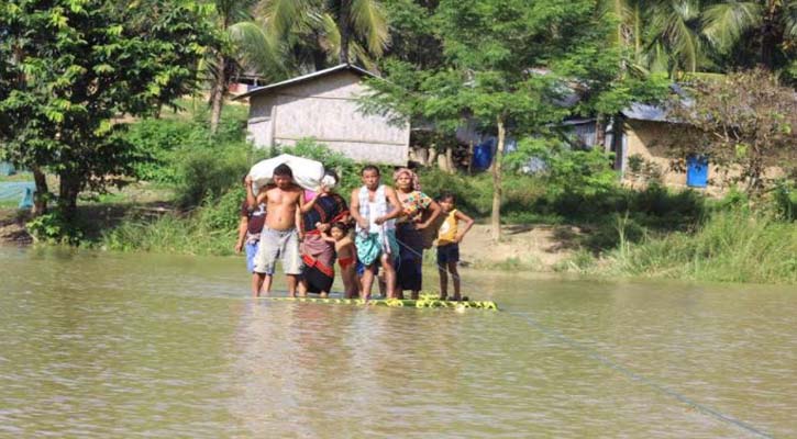 বাঁশের ভেলায় ভরসা ডেবাছড়া এলাকাবাসী!