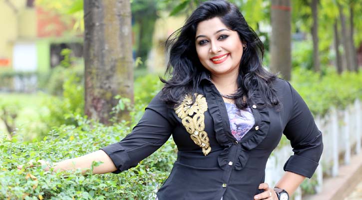 দৃষ্টি নন্দন হাতিরঝিল নিয়ে লুবনা লিমি’র গান (ভিডিও)