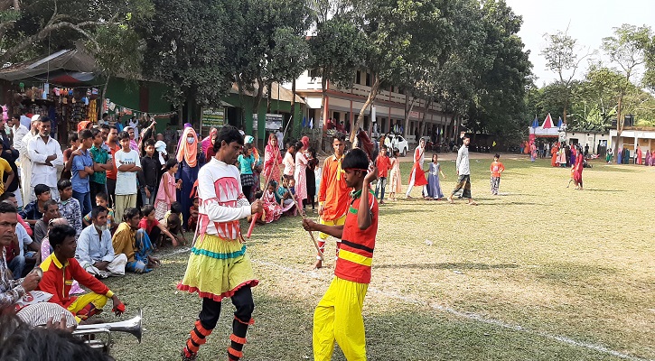 শ্রীপুরের তেলিহাটী উচ্চ বিদ্যালয়ে প্রাক্তন শিক্ষার্থীদের আনন্দ