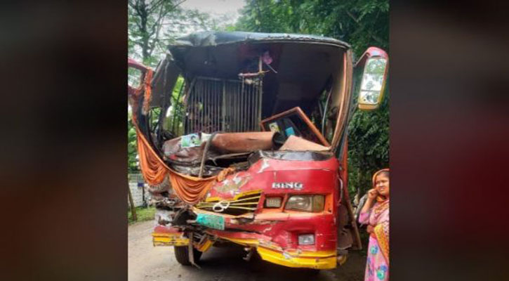 বাঘারপাড়ায় দুই বাসের মুখোমুখি সংঘর্ষে এক বাসের চালক নিহত