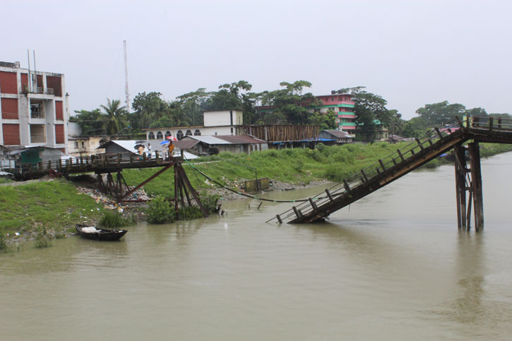 ভেঙ্গে পড়ল রায়েন্দা সেতু