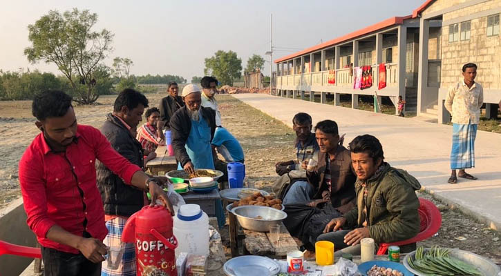 ভাসানচরে রোহিঙ্গাদের প্রথম মাস স্বাচ্ছন্দ্যেই কাটলো