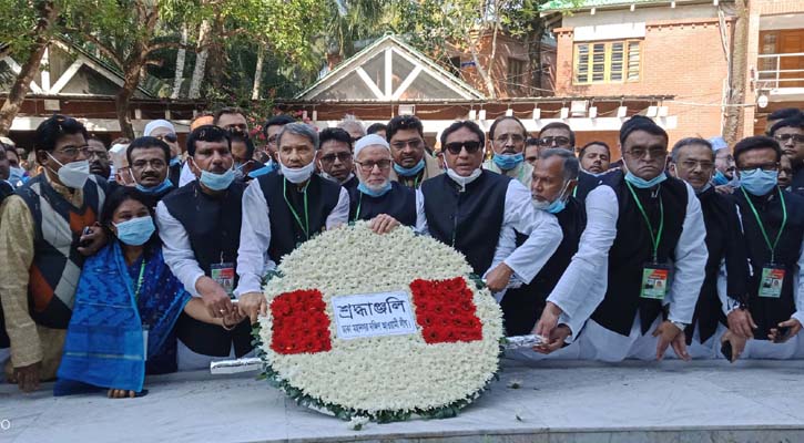 বঙ্গবন্ধুর সমাধিতে ঢাকা মহানগর দক্ষিণ আ.লীগের নেতৃবৃন্দের শ্রদ্ধা