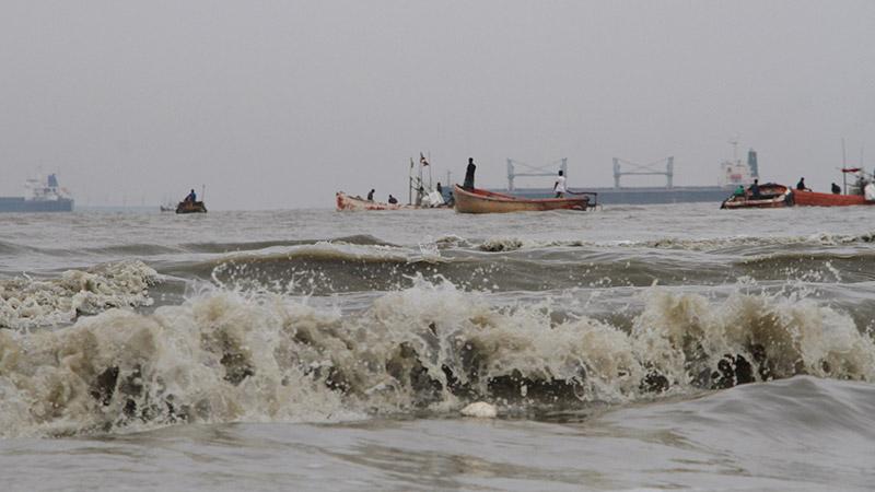 সাগর উত্তাল, সমুদ্রবন্দরে ৪ নম্বর সতর্ক সংকেত