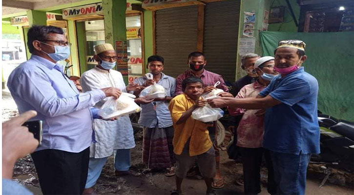 বোদা উপজেলা প্রেসক্লাবের উদ্যোগে ইফতার সামগ্রী বিতরণ