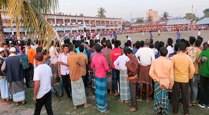 আমতলীতে মেয়র ফুটবল টুর্নামেন্ট অনুষ্ঠিত