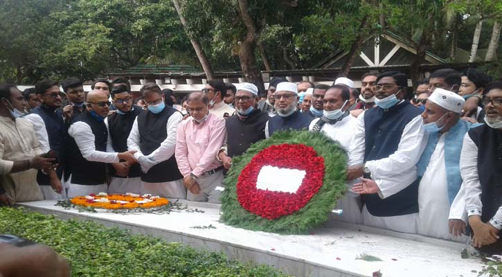 বঙ্গবন্ধুর সমাধিতে শ্রদ্ধা জানালেন নবনির্বাচিত সাংসদ হাবিব হাসান