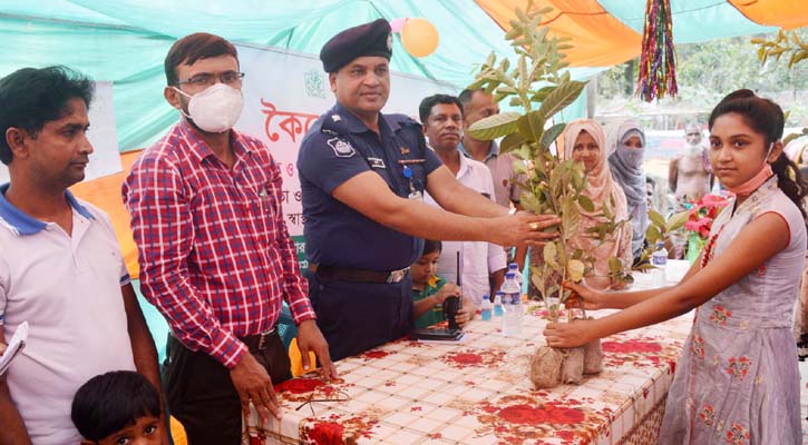 ধুনটে কৈশোর কর্মসূচীর চারাগাছ পেল শিক্ষার্থীরা