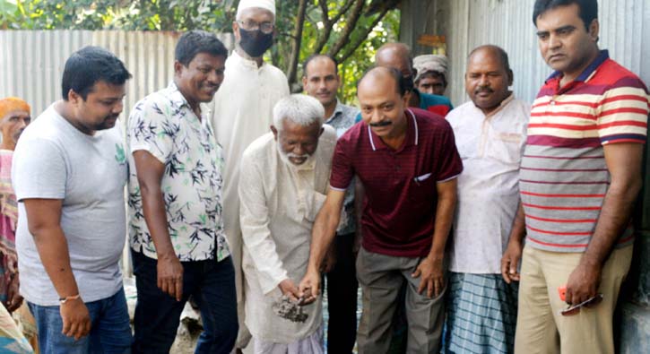 ধুনটে রাস্তা ও গণ-শৌচাগার নির্মাণ কাজের উদ্বোধন