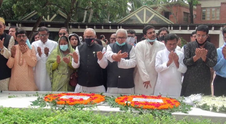 বঙ্গবন্ধুর সমাধিতে আ’লীগের শ্রম ও জনশক্তি বিষয়ক উপ কমিটির শ্রদ্ধা