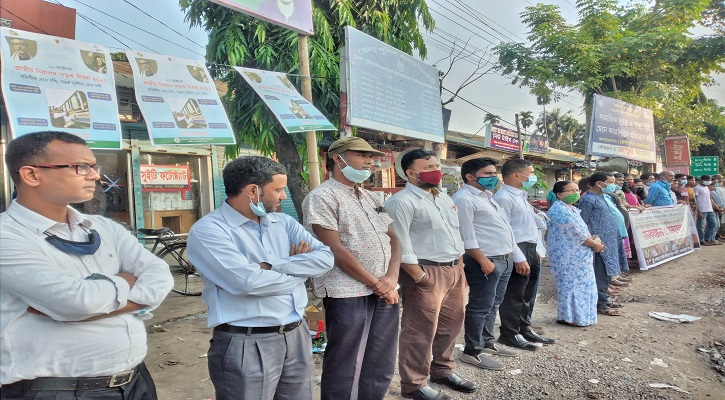 কুমিল্লাকাণ্ড: জড়িতদের গ্রেফতারের দাবিতে মানববন্ধন 