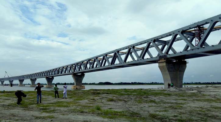 বসলো ৩৮তম স্প্যান, মাওয়া পাড়ের সঙ্গে যুক্ত হলো পদ্মাসেতু