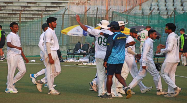 একা তানভিরের কাছেই হারলো আইরিশরা