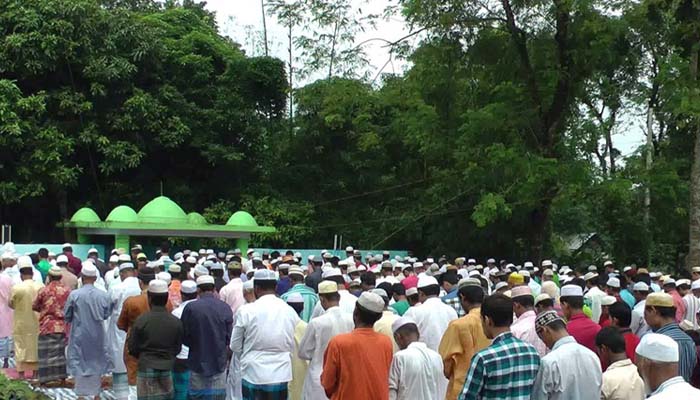 প্রায় ৬০ গ্রামের অর্ধলক্ষাধিক মানুষের কাল ঈদ পালন