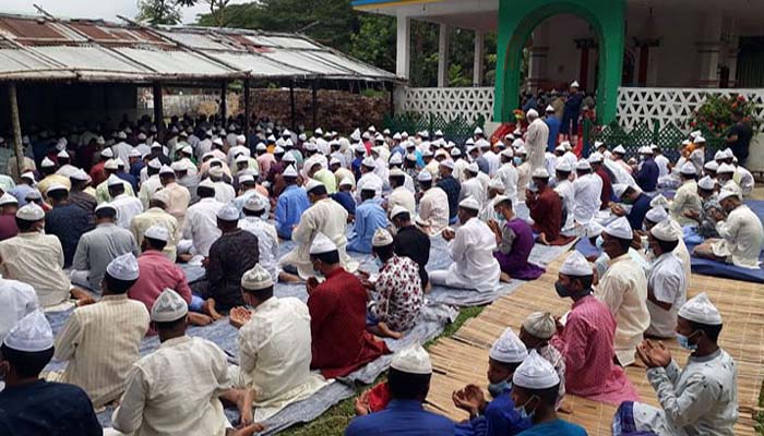 আজ বাংলাদেশের বিভিন্ন এলাকায় পালন হচ্ছে ঈদ 