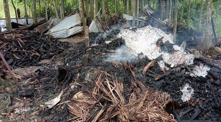 দুর্বিত্তের আগুনে ঘরসহ লক্ষাধিক টাকার মালামাল পুড়ে ছাই