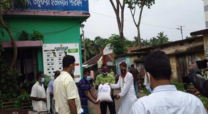 সেনবাগে কঠোর লকডাউন ও সুরক্ষা সামগ্রী  বিতরন