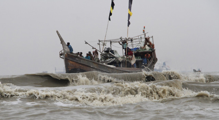 উত্তাল বঙ্গোপসাগর: হাতিয়ার সঙ্গে নৌ যোগাযোগ স্থগিত