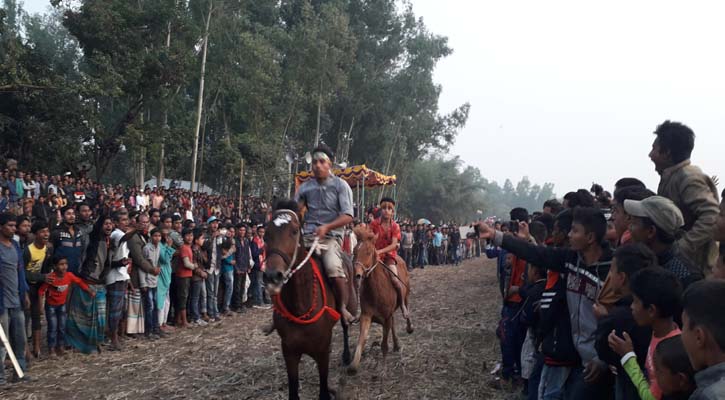 বোদায় ঘোড়দৌড় প্রতিযোগীতা অনুষ্ঠিত