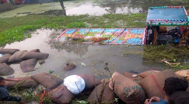 চাঁপাইনবাবগঞ্জে ধানের ট্রলি উল্টে নিহত ৯