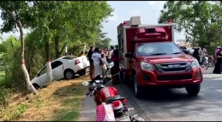 গোপালগঞ্জে  প্রাইভেটকার নিয়ন্ত্রন হারিয়ে গাছের সাথে ধাক্কা মা ও ছেলে নিহত