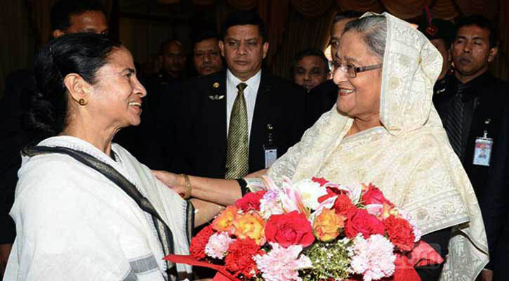 শেখ হাসিনার পেয়ে আমি অত্যন্ত আনন্দিত, আপ্লুত মমতা