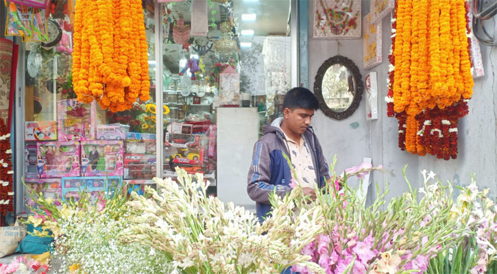 মেহেরপুরে ব্যাবসায়ীদের ১৫ লাখ টাকার ফুল বিক্রির টার্গেট